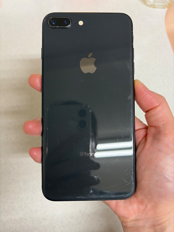 iPhone 8 plus（スマホ）の商品画像 - 査定依頼日：2026年7月12日 - 最高査定価格：4,500円