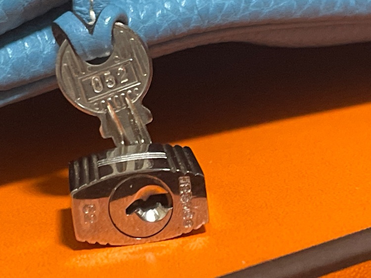 ⬜︎F刻印（ブランドバッグ）の商品画像 - 査定依頼日：2025年6月6日 - 最高査定価格：900,000円