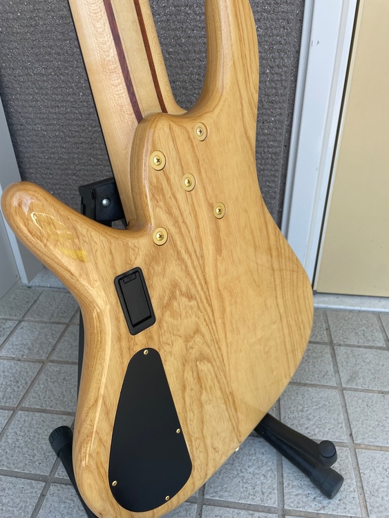 SUGI 6弦ベース（ピアノ・楽器・PA機材）の商品画像 - 査定依頼日：2026年10月5日 - 最高査定価格：300,000円