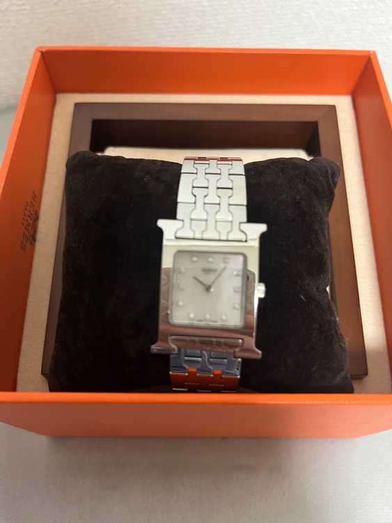 エルメス HERMES Hウォッチ ホワイトシェル HH1.210 ホワイト S（高級時計）の商品画像 - 査定依頼日：2025年6月11日 - 最高査定価格：102,000円