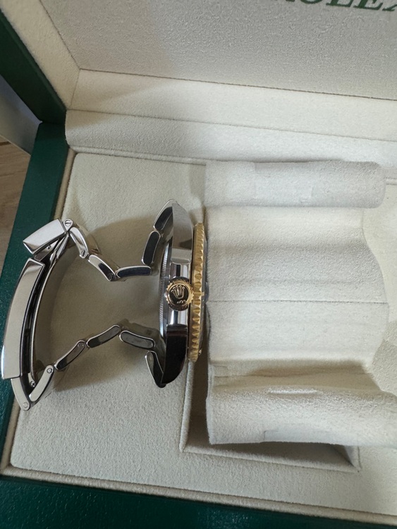 ロレックス サブマリーナー 116613Lm（高級時計）の商品画像 - 査定依頼日：2025年7月28日 - 最高査定価格：2,200,000円