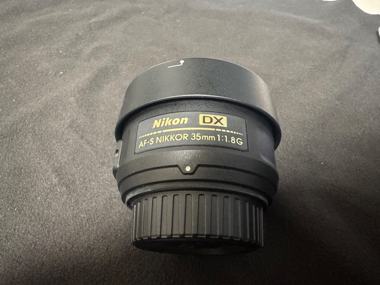 AF-S DX NIKKOR 35mm f/1.8G（カメラ）の商品画像 - 査定依頼日：2026年5月10日 - 最高査定価格：5,600円