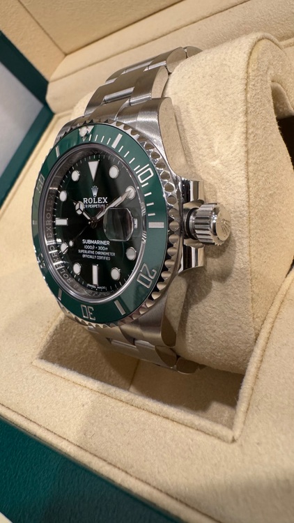 ロレックス　サブマリーナ　116610LV（高級時計）の商品画像 - 査定依頼日：2025年7月6日 - 最高査定価格：2,550,000円