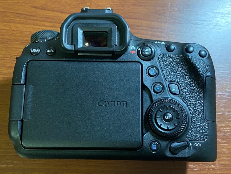 EOS 6D Mark Ⅱ EF 24-70 F4L IS USM kit（カメラ）の商品画像 - 査定依頼日：2026年9月27日 - 最高査定価格：107,000円