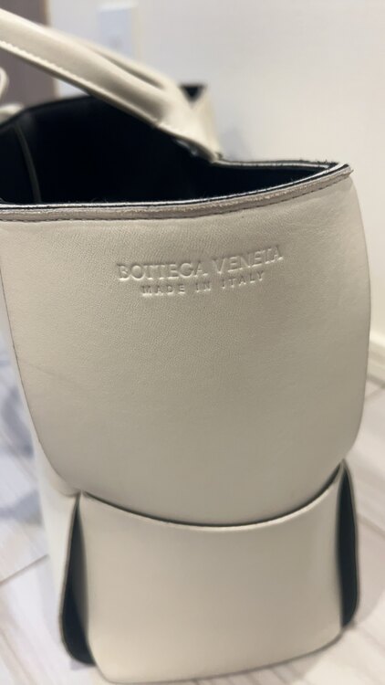 ボッテガ・ヴェネタ  （ブランドバッグ）の商品画像 - 査定依頼日：2025年4月7日 - 最高査定価格：138,000円