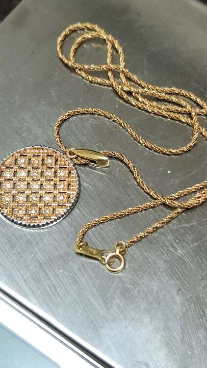 金・プラチナチャームネックレス（金・貴金属）の商品画像 - 査定依頼日：2025年2月17日 - 最高査定価格：120,000円