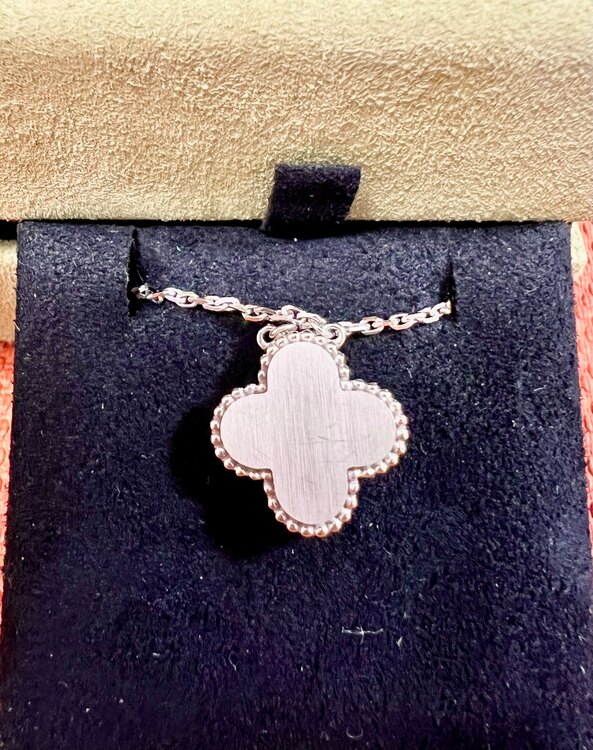 ヴァンクリ ホリデー限定 ヴィンテージアルハンブラネックレス ギョシェWG（金・貴金属）の商品画像 - 査定依頼日：2025年4月1日 - 最高査定価格：760,000円