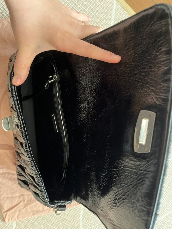 ミュウミュウ  （ブランドバッグ）の商品画像 - 査定依頼日：2025年3月13日 - 最高査定価格：60,000円