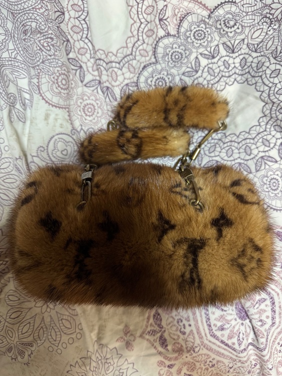 ヴィトン モノグラム ミンク ミニパピヨン （ブランドバッグ）の商品画像 - 査定依頼日：2025年6月29日 - 最高査定価格：1,000,000円