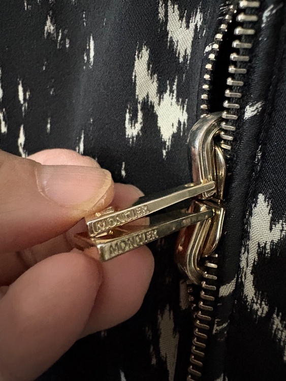 商品名はわからないのでついてるタグを写メして送りました（古着・ファッション）の商品画像 - 査定依頼日：2026年1月22日 - 最高査定価格：22,000円