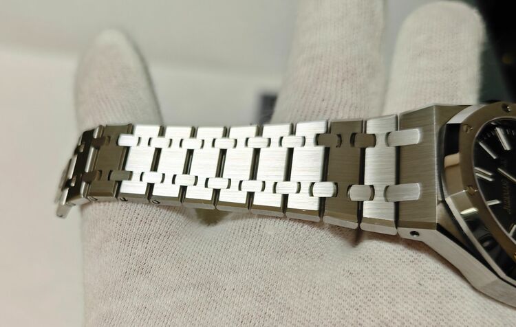 ロイヤルオーク ブラック15510ST（高級時計）の商品画像 - 査定依頼日：2025年11月29日 - 最高査定価格：6,820,000円