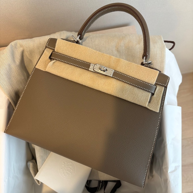 ケリー 25 エトゥープ　外縫（ブランドバッグ）の商品画像 - 査定依頼日：2026年3月29日 - 最高査定価格：4,000,000円