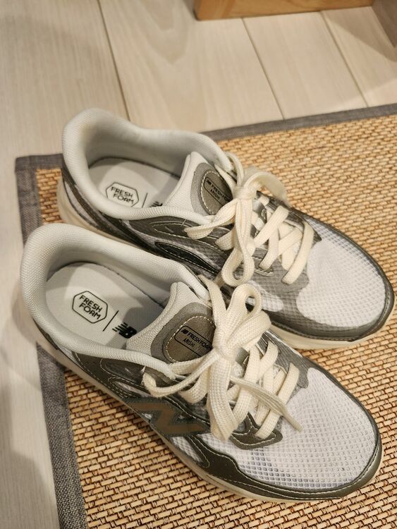 new balanceスニーカー（古着・ファッション）の商品画像 - 査定依頼日：2025年10月15日 - 最高査定価格：1,000円