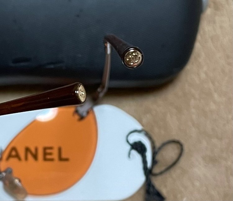 サングラス（ブランド財布・小物）の商品画像 - 査定依頼日：2023年10月25日 - 最高査定価格：10,000円