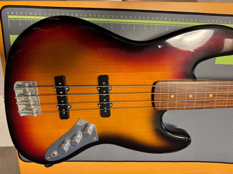 Fender Jaco Pastorius Jazz Bass Fletless（ピアノ・楽器・PA機材）の商品画像 - 査定依頼日：2026年8月1日 - 最高査定価格：200,000円