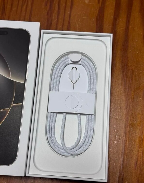 iPhone 16 Pro Max 256GB SIMフリー（スマホ）の商品画像 - 査定依頼日：2025年3月20日 - 最高査定価格：137,000円