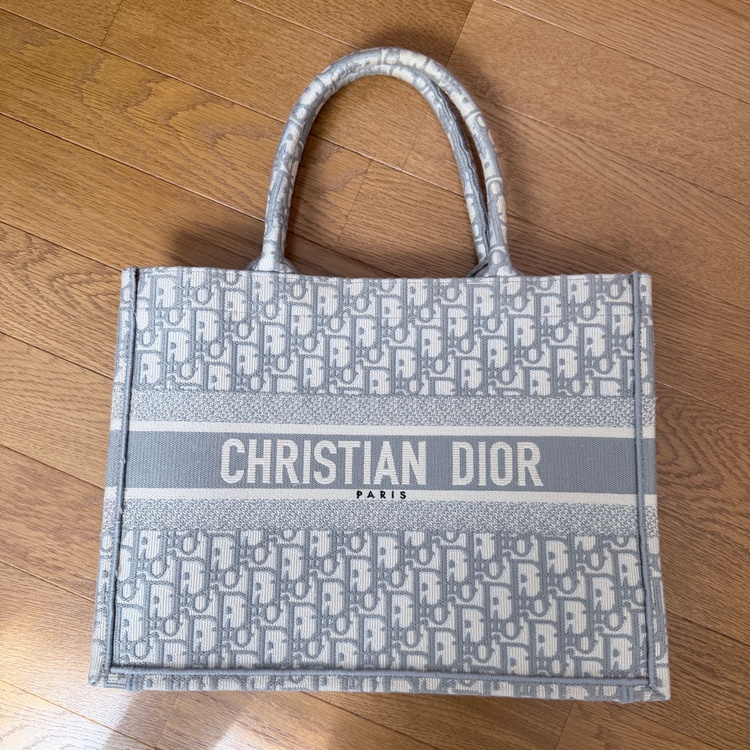 Christian Dior ディオール ブックトート オブリーク ジャカード グレー（ブランドバッグ）の商品画像 - 査定依頼日：2026年9月21日 - 最高査定価格：120,000円