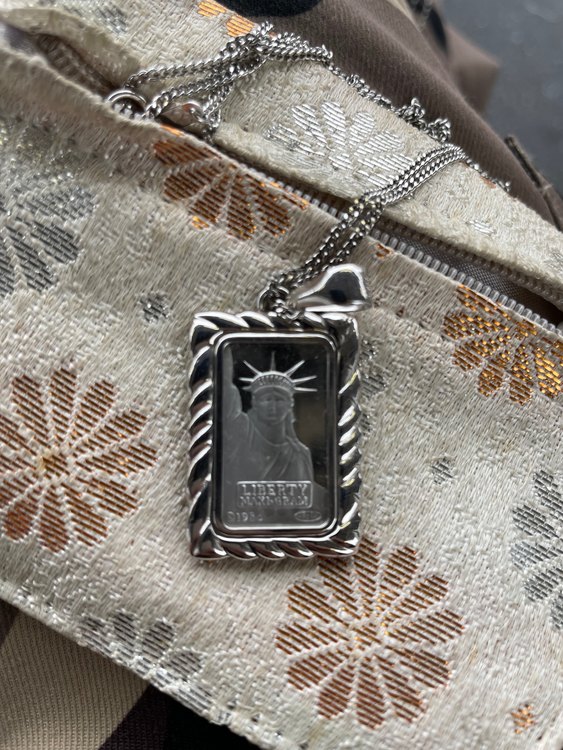 純プラチナ インゴット 5g ペンダントトップ 自由の女神 クレジットスイス シ（金・貴金属）の商品画像 - 査定依頼日：2023年11月12日 - 最高査定価格：35,000円