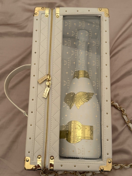 エンジェルシャンパン ロゼ ホワイト ゴールド クリスマス ホリデイ エディショ（お酒）の商品画像 - 査定依頼日：2026年4月2日 - 最高査定価格：40,000円