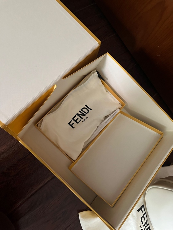 フェンディ  （ブランドバッグ）の商品画像 - 査定依頼日：2026年3月5日 - 最高査定価格：150,000円