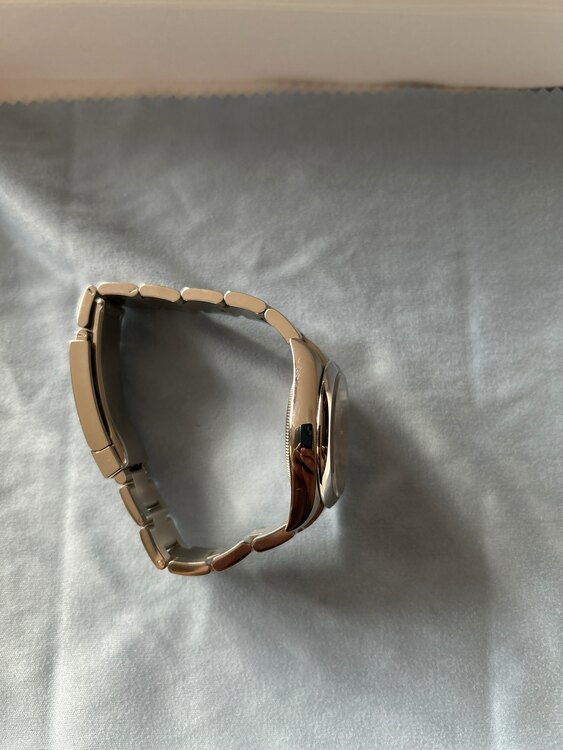 ロレックス パーペチュアル 12420（高級時計）の商品画像 - 査定依頼日：2025年1月23日 - 最高査定価格：750,000円