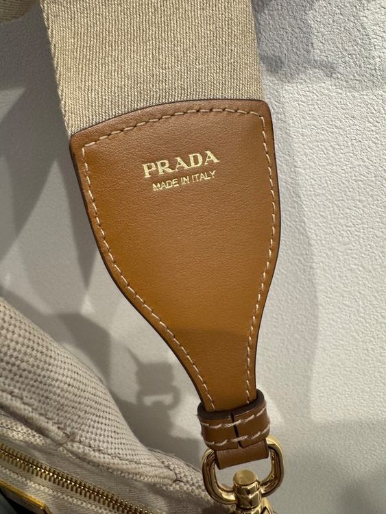 1BG464_2CX9_F0018_V_8OM（ブランドバッグ）の商品画像 - 査定依頼日：2026年3月19日 - 最高査定価格：105,000円