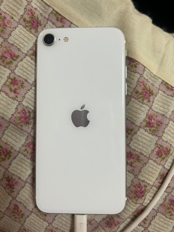 iPhone SE (第 2 世代) 64GB SIMフリー（スマホ）の商品画像 - 査定依頼日：2025年2月13日 - 最高査定価格：8,000円