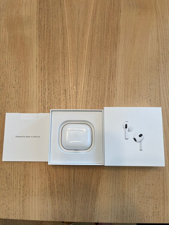 MME73J/A AirPods（家電）の商品画像 - 査定依頼日：2025年1月7日 - 最高査定価格：8,100円