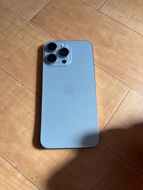 iPhone iPhone 15 Pro Max 256GB au（スマホ）の商品画像 - 査定依頼日：2026年10月11日 - 最高査定価格：66,500円