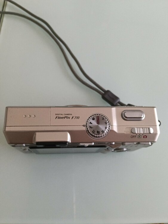 Finepix ７１０（カメラ）の商品画像 - 査定依頼日：2026年9月24日 - 最高査定価格：10,000円