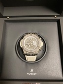 ウブロ ビックバン 441.NE.2011.RW.110（高級時計）の商品画像 - 査定依頼日：2025年10月13日 - 最高査定価格：1,630,000円