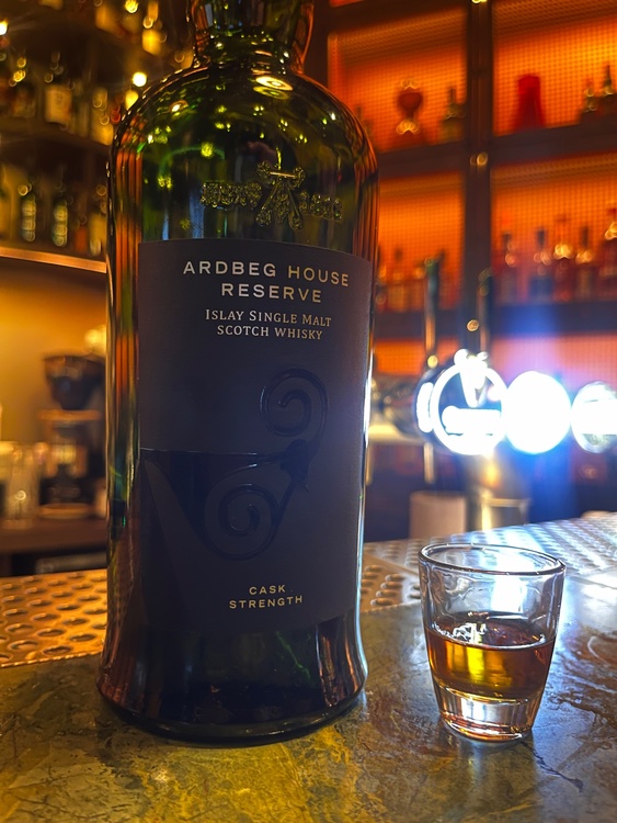 ウイスキー アードベッグ （お酒）の商品画像 - 査定依頼日：2025年12月28日 - 最高査定価格：40,000円