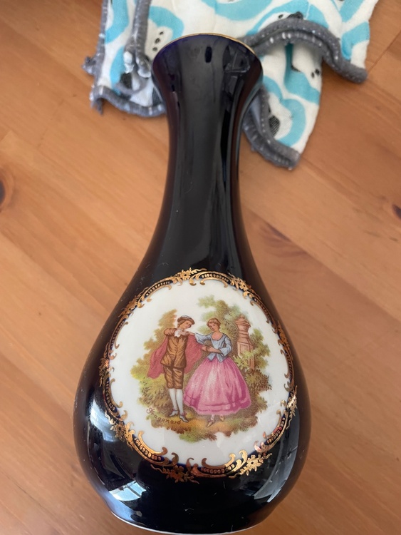 花瓶（美術品・骨董品）の商品画像 - 査定依頼日：2026年3月16日 - 最高査定価格：500円