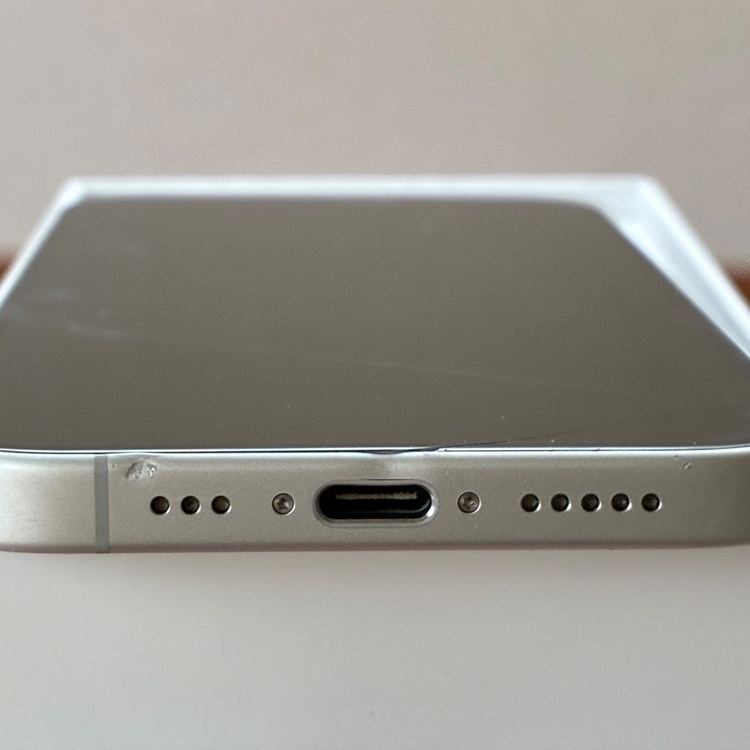 iPhone iPhone 16 128GB SIMフリー（スマホ）の商品画像 - 査定依頼日：2026年9月23日 - 最高査定価格：80,000円