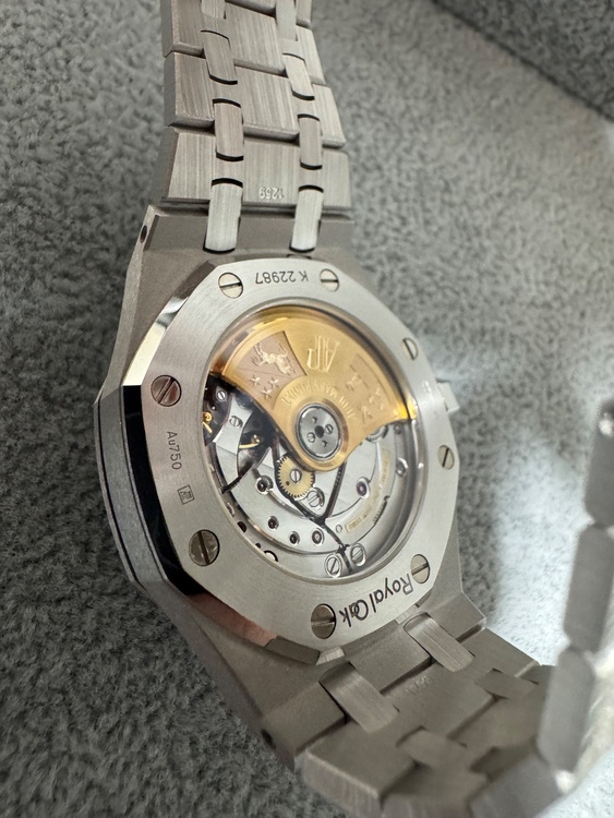 ロイヤルオーク フロステッドゴールド（高級時計）の商品画像 - 査定依頼日：2026年1月16日 - 最高査定価格：13,000,000円