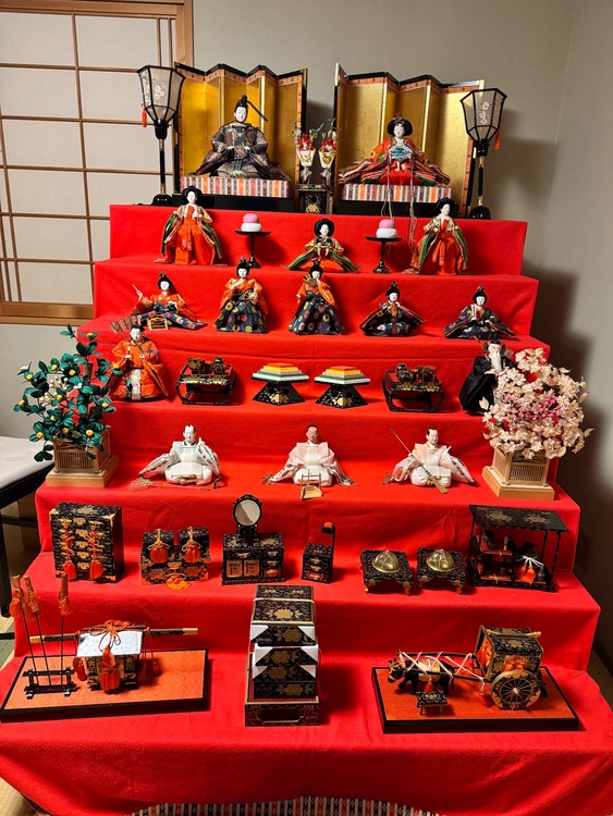 雛人形7段飾り（美術品・骨董品）の商品画像 - 査定依頼日：2026年5月24日 - 最高査定価格：3,000円