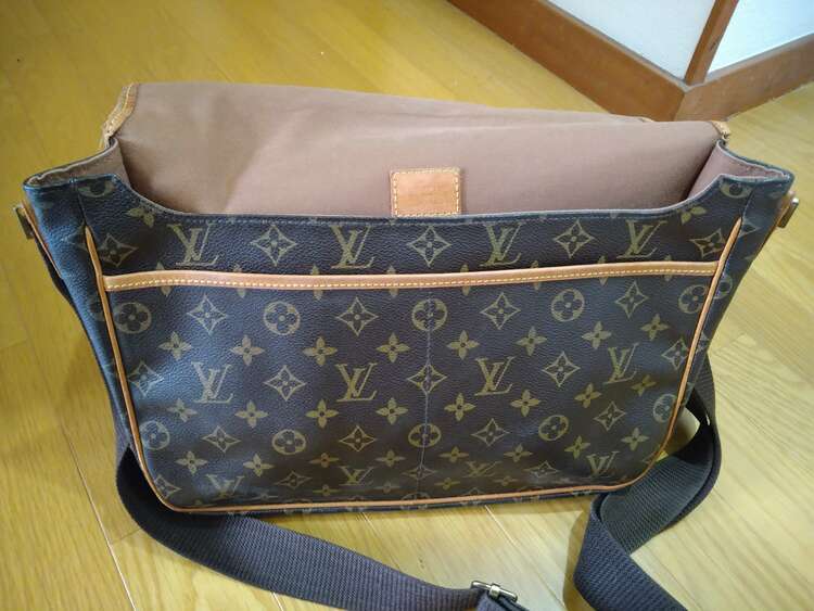 ショルダーバッグ（ブランドバッグ）の商品画像 - 査定依頼日：2025年5月12日 - 最高査定価格：75,000円