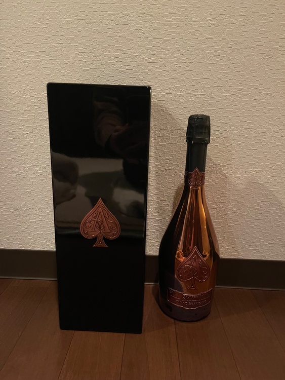 アルマンド ロゼ(未開封•箱あり)（お酒）の商品画像 - 査定依頼日：2026年4月27日 - 最高査定価格：25,000円