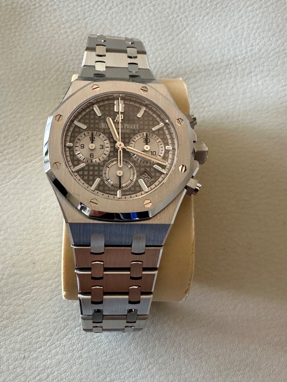 オーデマピゲ ロイヤルオーク （高級時計）の商品画像 - 査定依頼日：2025年6月15日 - 最高査定価格：5,600,000円