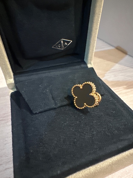 ピアス（宝石）の商品画像 - 査定依頼日：2026年9月16日 - 最高査定価格：180,000円