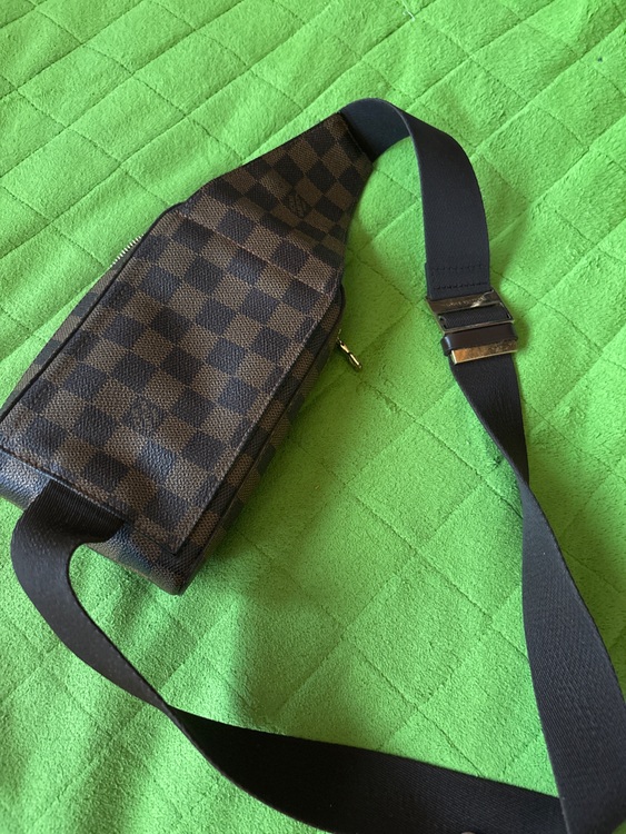 ショルダーバッグ（古着・ファッション）の商品画像 - 査定依頼日：2025年8月9日 - 最高査定価格：50,000円