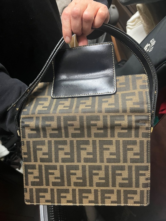 フェンディ  （ブランドバッグ）の商品画像 - 査定依頼日：2025年11月25日 - 最高査定価格：65,000円