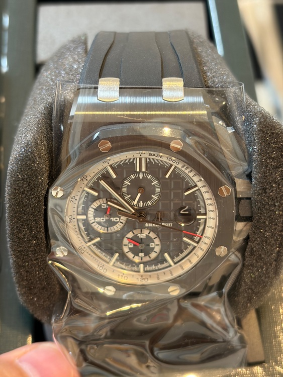 オーデマピゲ ロイヤルオークオフショア 26405CE.OO.A002CA.0（高級時計）の商品画像 - 査定依頼日：2025年11月22日 - 最高査定価格：3,550,000円