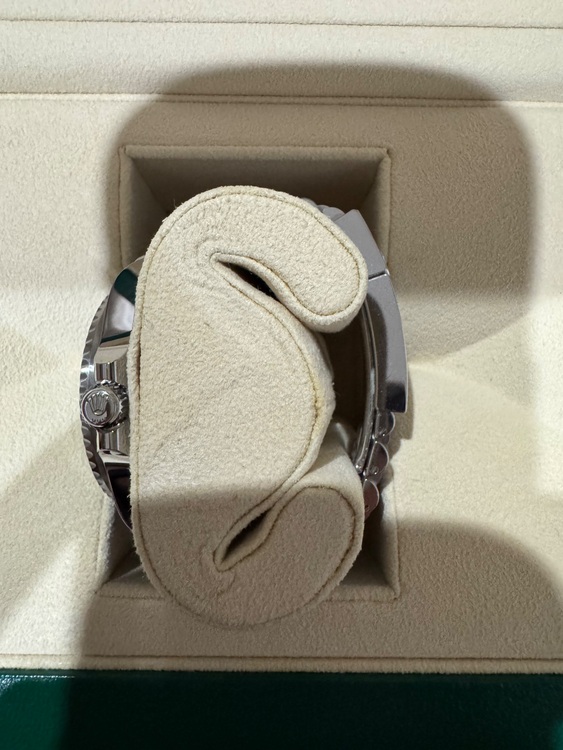 ロレックス GMTマスター （高級時計）の商品画像 - 査定依頼日：2025年6月5日 - 最高査定価格：2,400,000円