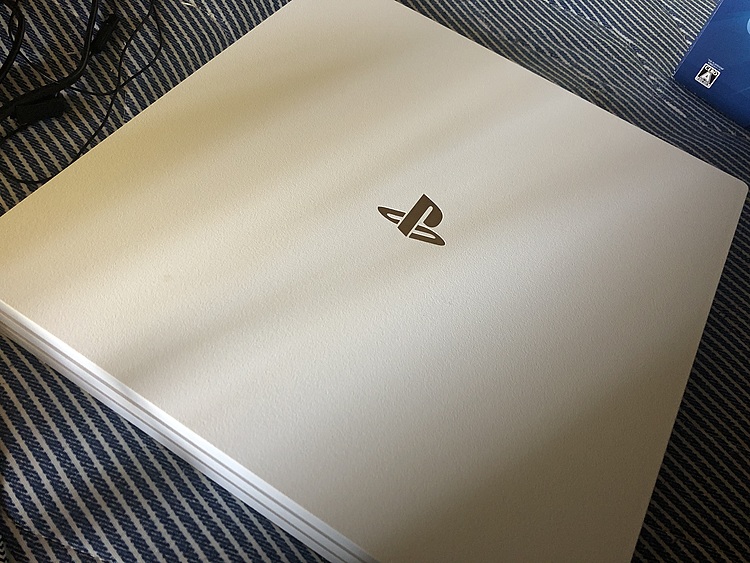 プレイステーション4 Pro本体 グレイシャー・ホワイト (HDD 1TB/CU（ゲーム機本体・ゲームソフト）の商品画像 - 査定依頼日：2020年2月21日 - 最高査定価格：22,000円