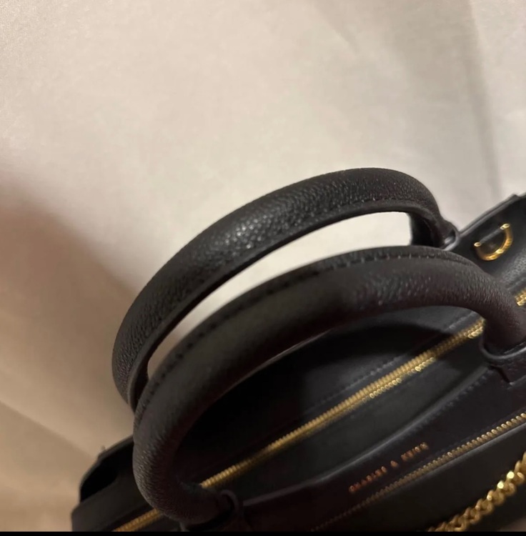 CHARLES & KEITH（古着・ファッション）の商品画像 - 査定依頼日：2025年11月24日 - 最高査定価格：3,000円