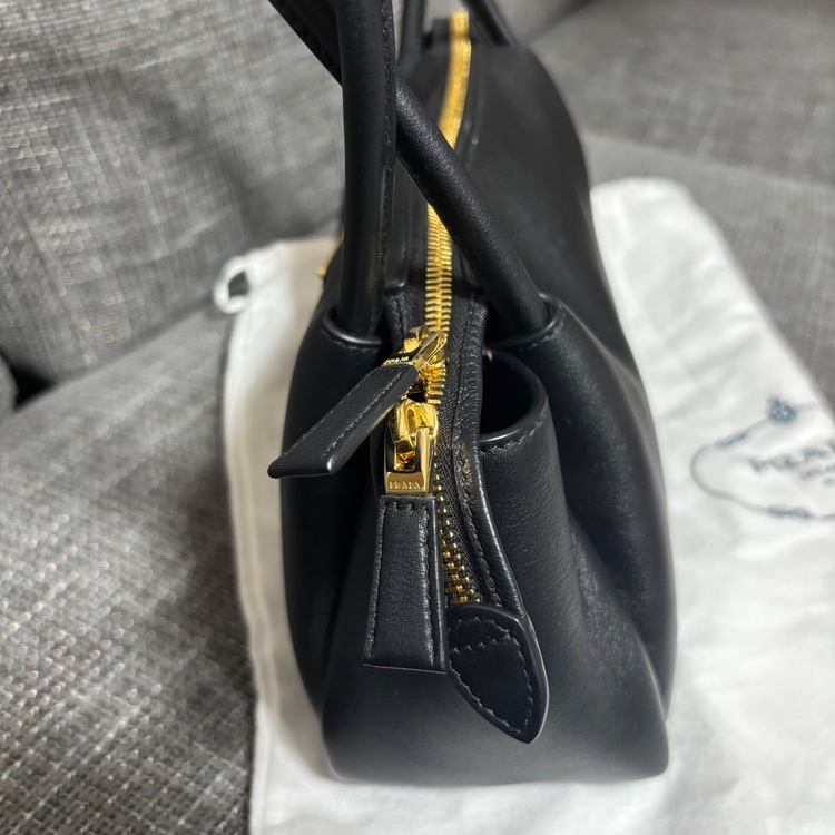 プラダ  （ブランドバッグ）の商品画像 - 査定依頼日：2025年9月4日 - 最高査定価格：243,000円