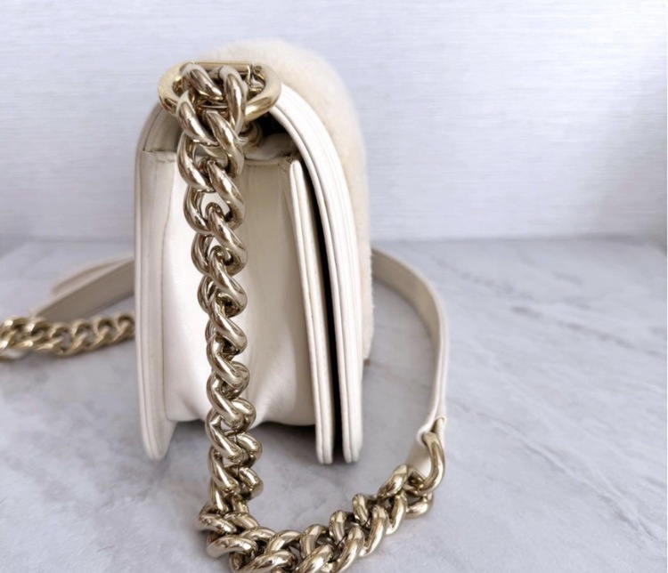 ボーイシャネル ボア スモール ハンドバッグ（ブランドバッグ）の商品画像 - 査定依頼日：2026年1月29日 - 最高査定価格：300,000円