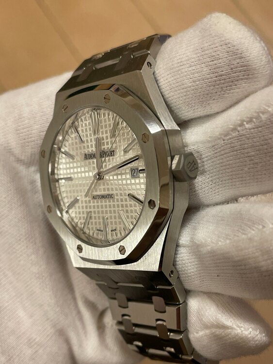 オーデマピゲ ロイヤルオーク 15400st.OO.1220ST.0（高級時計）の商品画像 - 査定依頼日：2025年4月26日 - 最高査定価格：4,350,000円