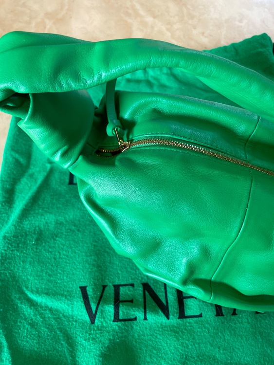 ノット（ブランドバッグ）の商品画像 - 査定依頼日：2025年8月26日 - 最高査定価格：70,000円